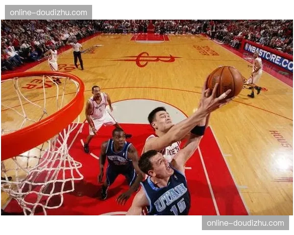魔术前场篮板疯狂摘得19个，二次进攻机会构筑内线绝对优势