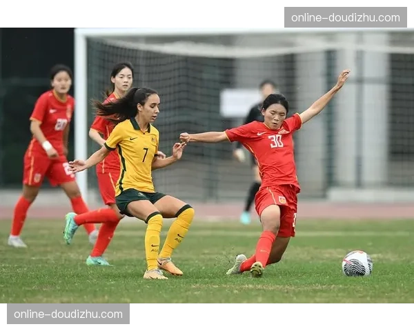 中国女足年轻球员谢宗梅期待登场，展现活力弥补经验不足